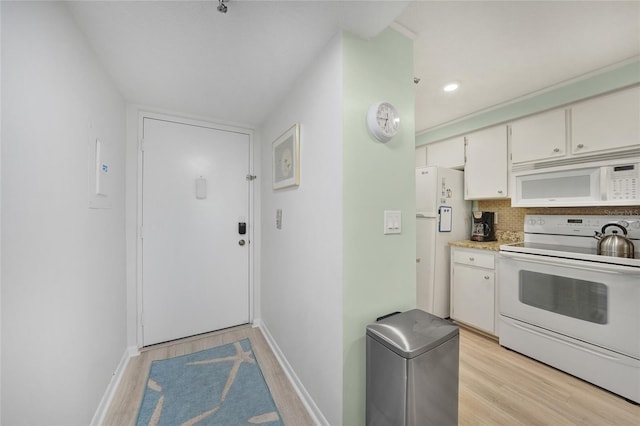 1501 Beach Rd Unit 310, Englewood, FL 34223 - kitchen featuring white appliances, light wood-style floors, decorative backsplash, baseboards, and recessed lighting