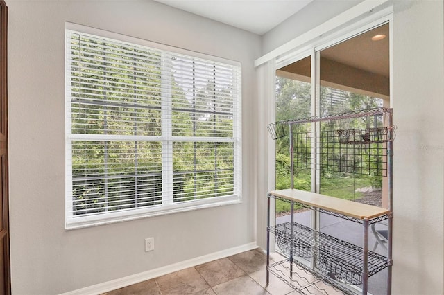 8228 Villa Grande Ct, Sarasota, FL 34243 - dining space featuring baseboards and light tile patterned floors