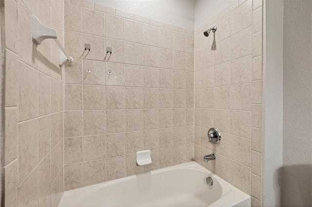 8228 Villa Grande Ct, Sarasota, FL 34243 - full bath with bathtub / shower combination