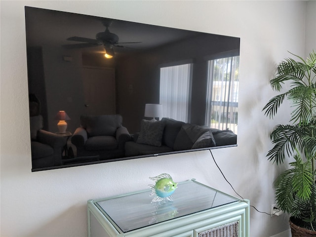 2373 N Beach Rd Unit 1C, Englewood, FL 34223 - detailed view of a ceiling fan