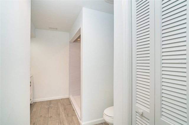 15 Bunker Pl, Rotonda West, FL 33947 - full bath with a closet and wood tiled floors