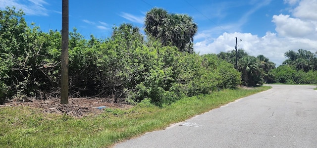 104 Bebb Ct, Rotonda West, FL 33947