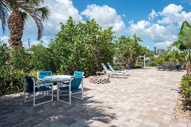 1060 Haste Ln, Englewood, FL 34223 - view of patio / terrace featuring outdoor dining space