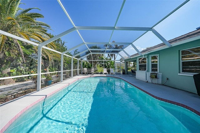 7453 Spinnaker Blvd, Englewood, FL 34224 - swimming pool with a patio area and glass enclosure