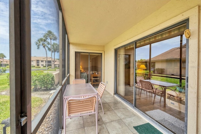2004 Longpointe Cir Unit E2, Venice, FL 34293 - view of sunroom / solarium
