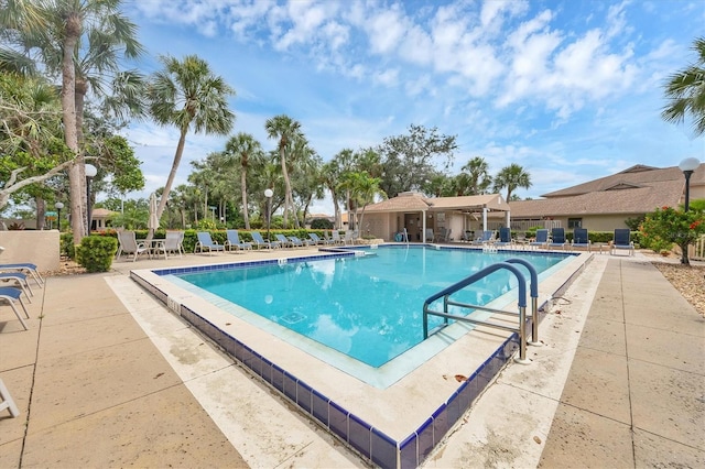 2004 Longpointe Cir Unit E2, Venice, FL 34293 - community pool with a patio area