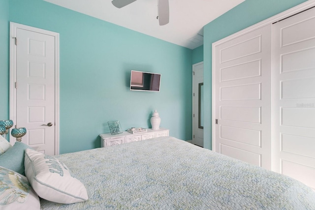 1131 Rotonda Cir, Rotonda West, FL 33947 - bedroom with ceiling fan