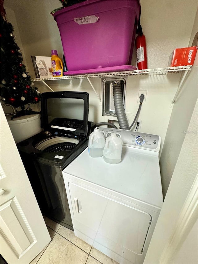 26591 Fairway Dr Unit A & B, Punta Gorda, FL 33982 - laundry area featuring independent washer and dryer and tile patterned floors