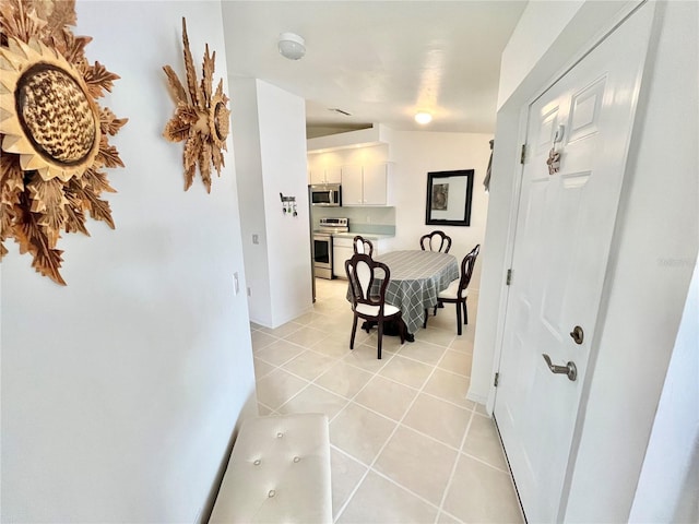 11644 SW Egret Cir Unit 905, Lake Suzy, FL 34269 - dining area featuring light tile patterned floors and baseboards