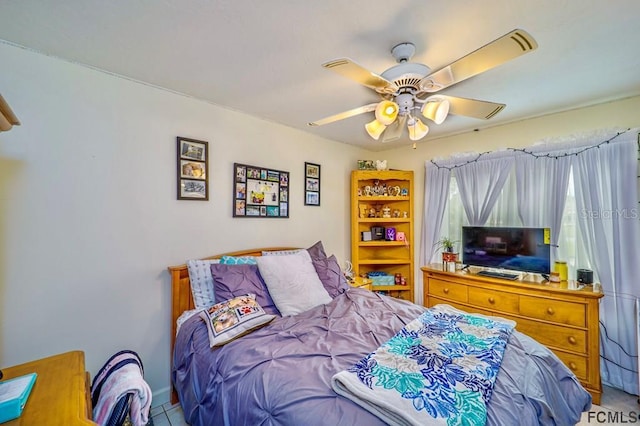 bedroom with ceiling fan