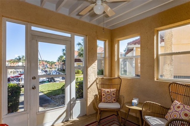 sunroom with ceiling fan