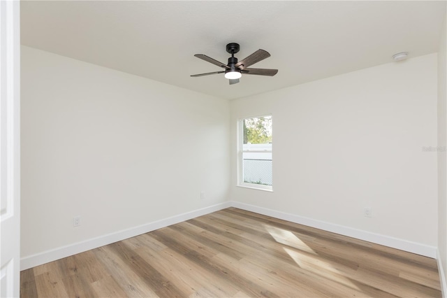 empty room featuring light hardwood / wood-style floors and ceiling fan