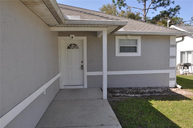 property entrance featuring a yard