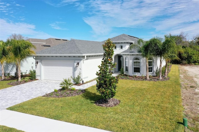 view of front of house featuring a front lawn and a garage