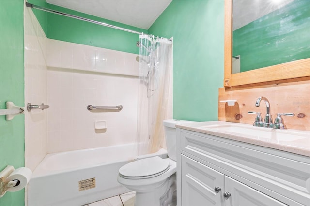 bathroom featuring toilet, shower / bath combo with shower curtain, decorative backsplash, and vanity