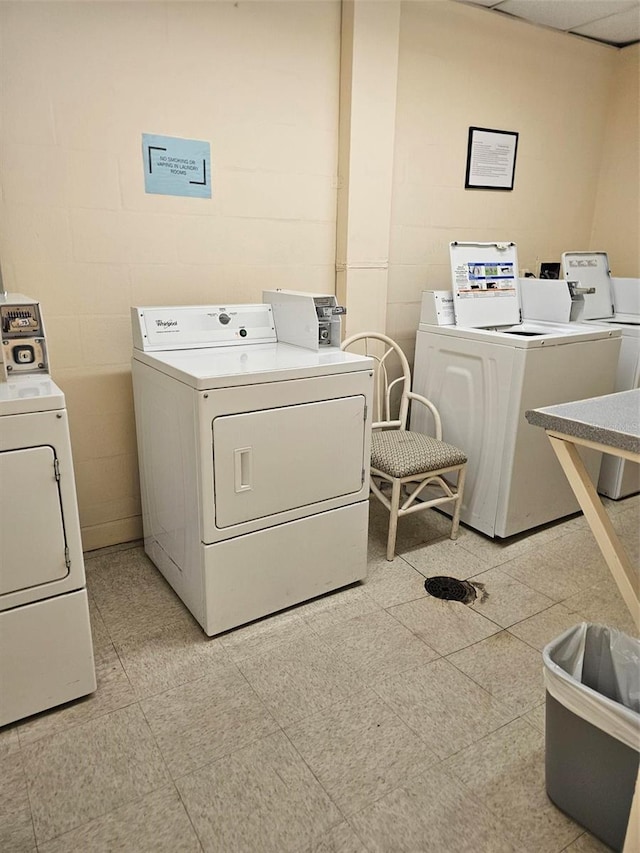 laundry room with washing machine and clothes dryer