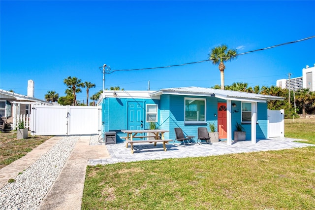 back of house featuring a yard