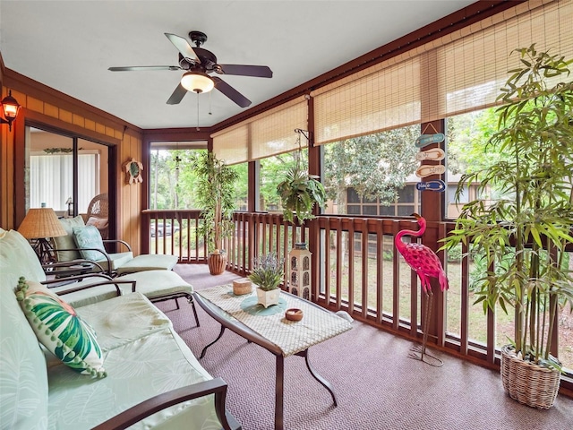 sunroom with ceiling fan