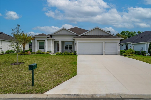 view of front of house featuring a front lawn and a garage