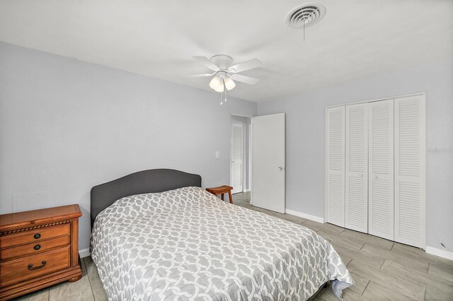 bedroom with ceiling fan and a closet