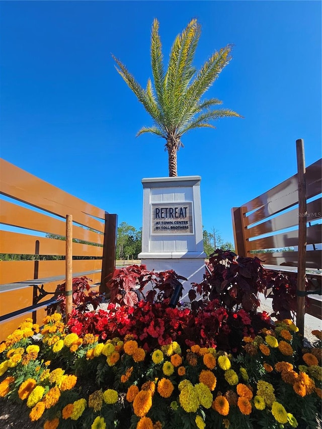 view of community / neighborhood sign