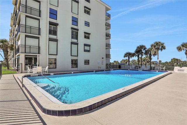 view of swimming pool