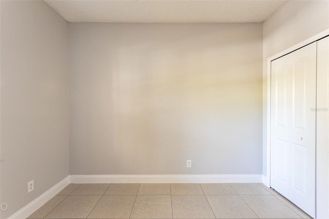 unfurnished room with light tile patterned floors