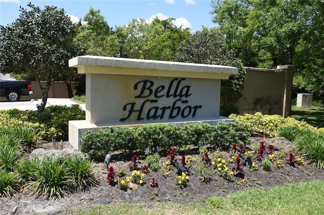 view of community / neighborhood sign