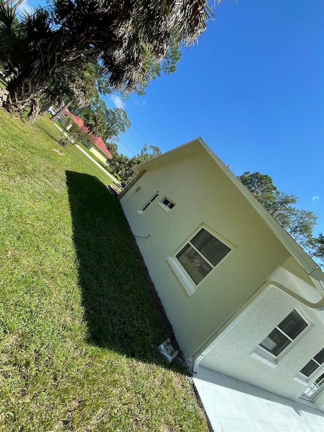 exterior space featuring a lawn