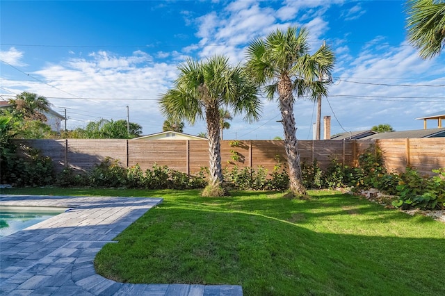 view of yard featuring a fenced in pool