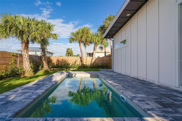 view of swimming pool