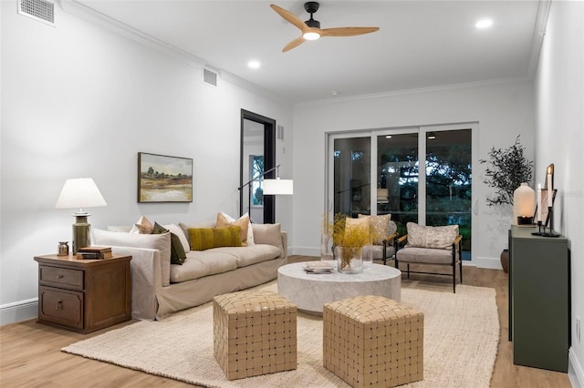 living room featuring light wood-type flooring, crown molding, and ceiling fan