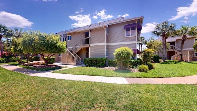 view of front of property with a front yard