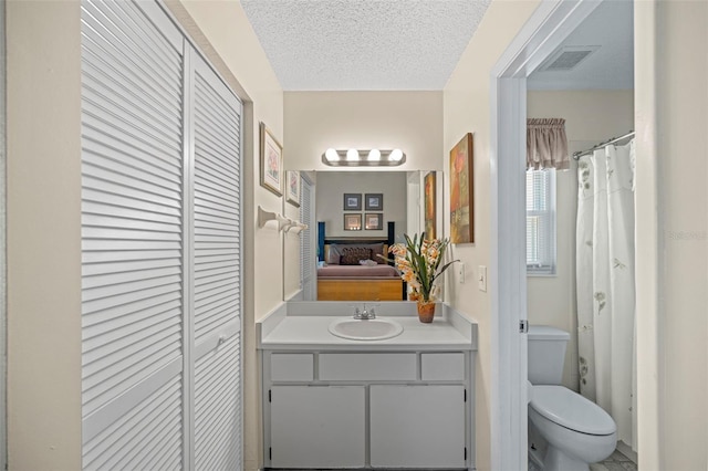 36 Coral Reef Ct N A/B, Unit A/B Palm Coast, FL 32137 - bathroom with a closet, vanity, and a textured ceiling