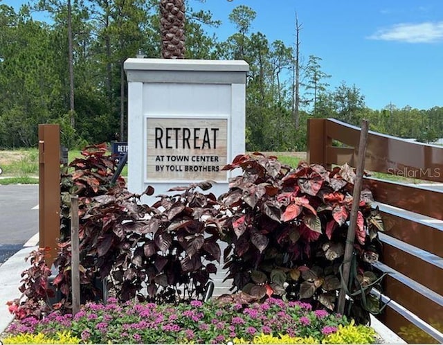 view of community / neighborhood sign