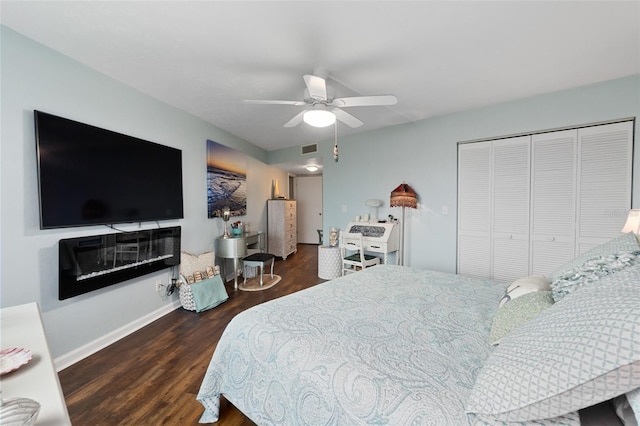 bedroom featuring ceiling fan, dark hardwood / wood-style flooring, and a closet