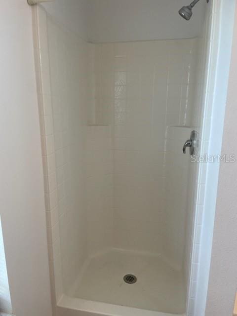 full bathroom featuring a shower stall