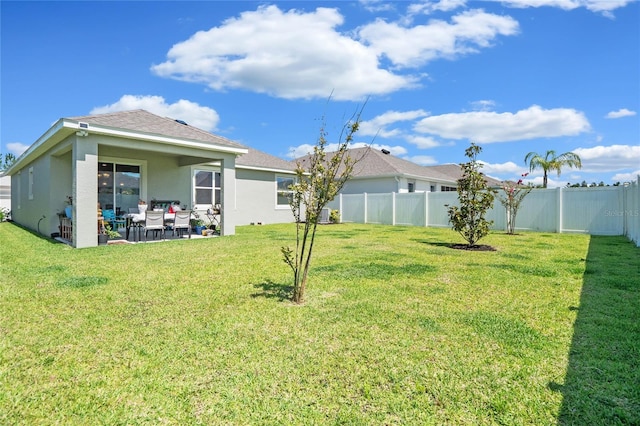 view of yard featuring a patio area