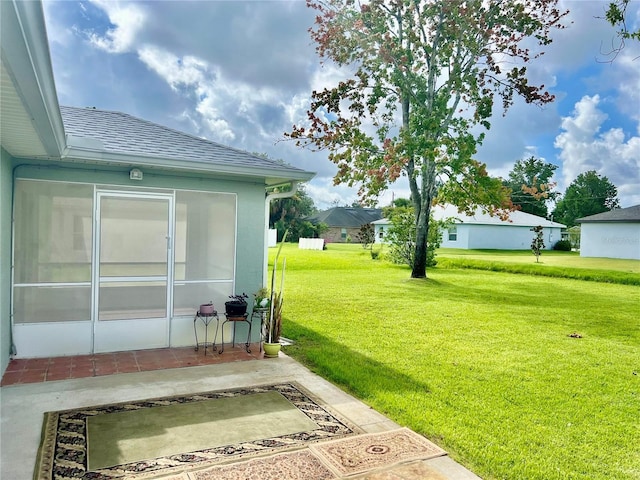 view of yard featuring a patio area