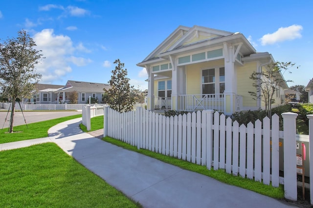 view of front facade featuring a front lawn and a porch