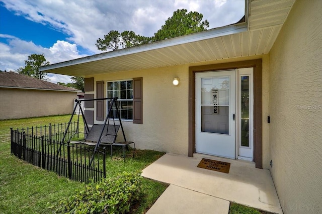 property entrance featuring a yard