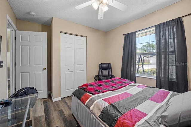 bedroom featuring ceiling fan, a closet, a textured ceiling, and dark hardwood / wood-style floors