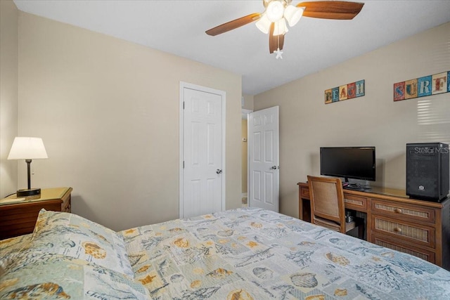 bedroom with ceiling fan