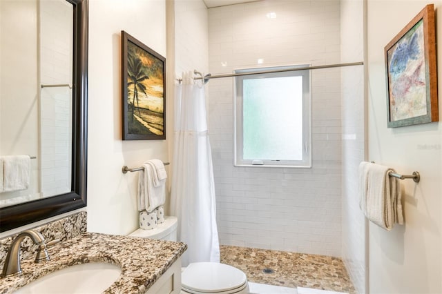 bathroom with a shower with curtain, vanity, and toilet