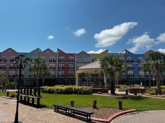 view of property's community featuring a lawn