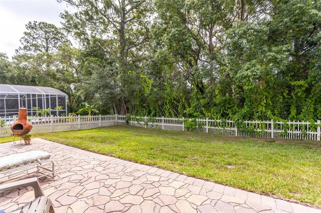 view of yard featuring a patio