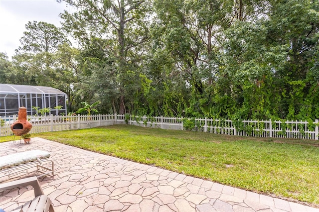 view of yard featuring a patio