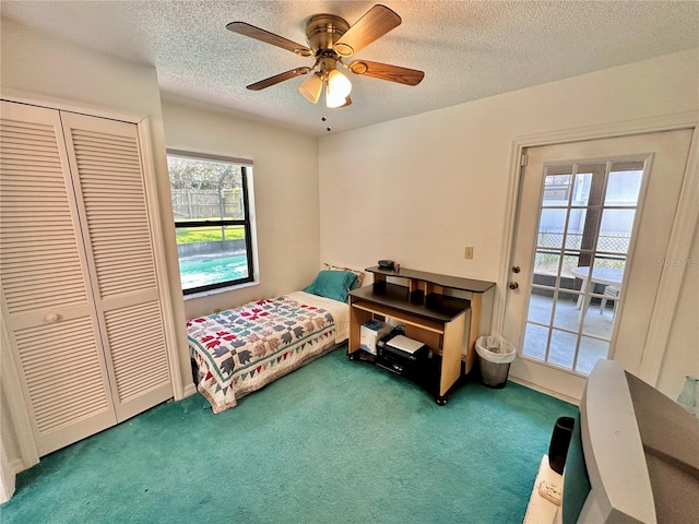 bedroom with a closet, carpet floors, a textured ceiling, and ceiling fan