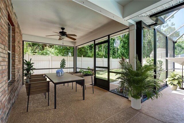 sunroom with ceiling fan