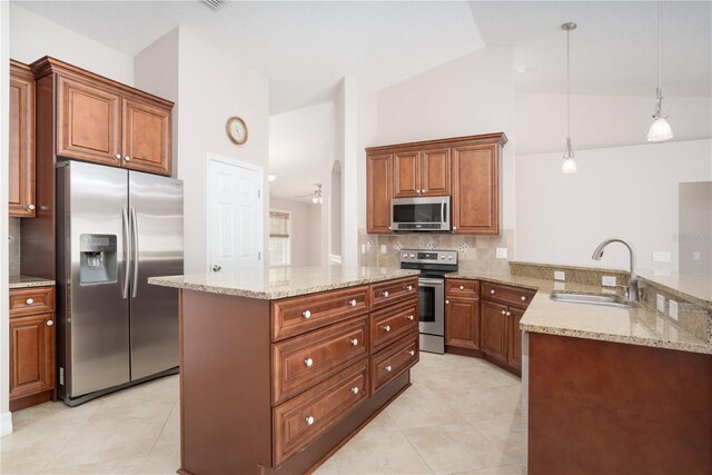 kitchen featuring sink, hanging light fixtures, stainless steel appliances, vaulted ceiling, and kitchen peninsula